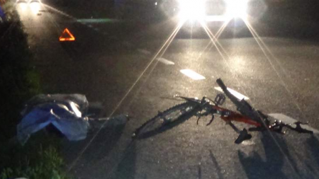 Biciclist decedat după ce a fost lovit în plin de o mașină
