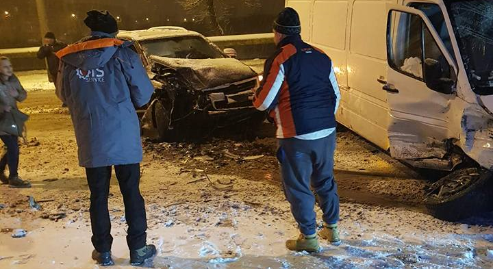 De ce iarna accidentală produce accidente și surprinde mereu autoritățile (GALERIE FOTO)