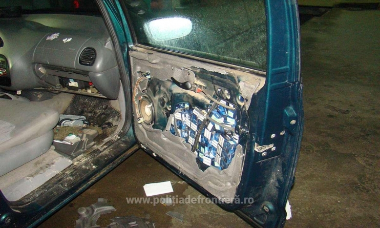 Prins cu țigări de contrabandă pitite în portiere