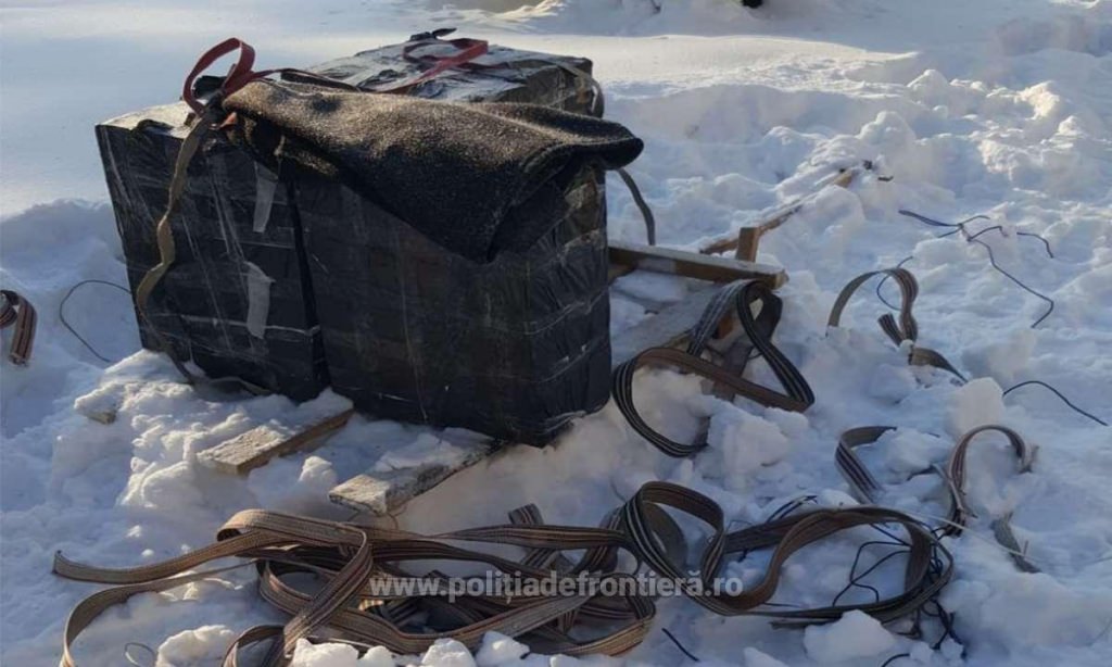 Contrabanda cu țigări devine tot mai alunecoasă. Se face și cu sania