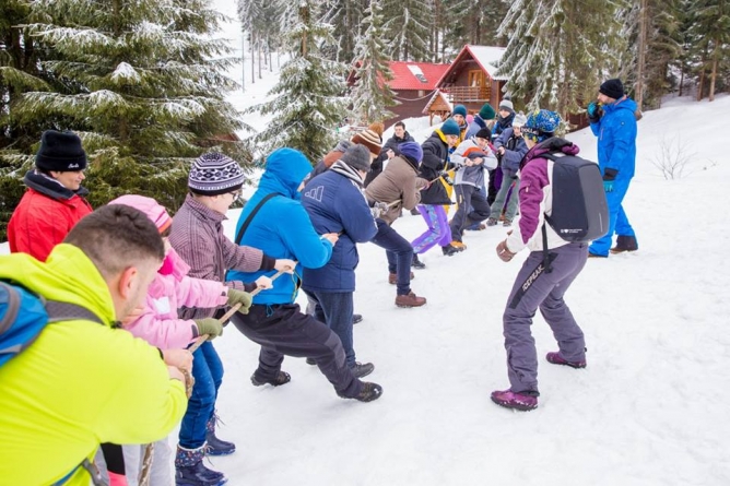 Distracție din plin la Jocurile Speciale de Iarnă