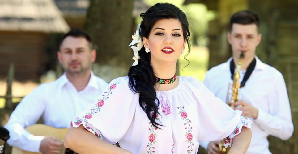 Pentru tânăra interpretă Crina Barani,  muzica este un leac pentru  suflet (GALERIE FOTO)