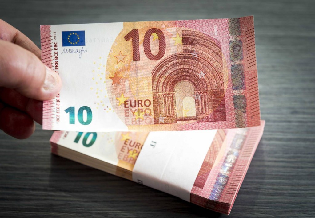 Tânăr reținut pentru falsificare de bani