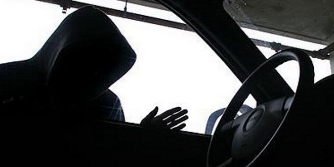 Tentativă de furt în Baia Mare: În miez de noapte, doi tineri au fost surprinși în habitaclul unui autoturism parcat