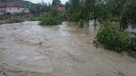 Avertizări cod galben și cod portocaliu de inundații în Maramureș