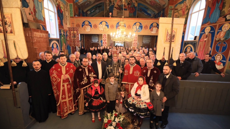 ÎPS Iustin a oficiat liturghia Darurilor înainte Sfinţite în două parohii din Protopopiatul Oaş