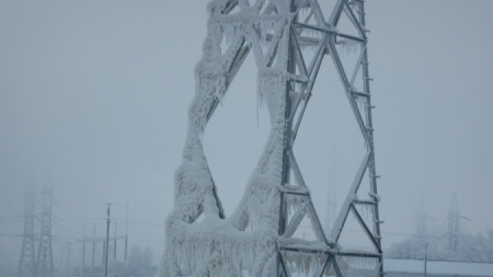 În Borșa, grupuri electrogen alimentează trei din cele opt posturi afectate de vânt și zăpada viscolită