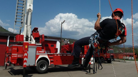 Zi cu incendii din trei în trei ore