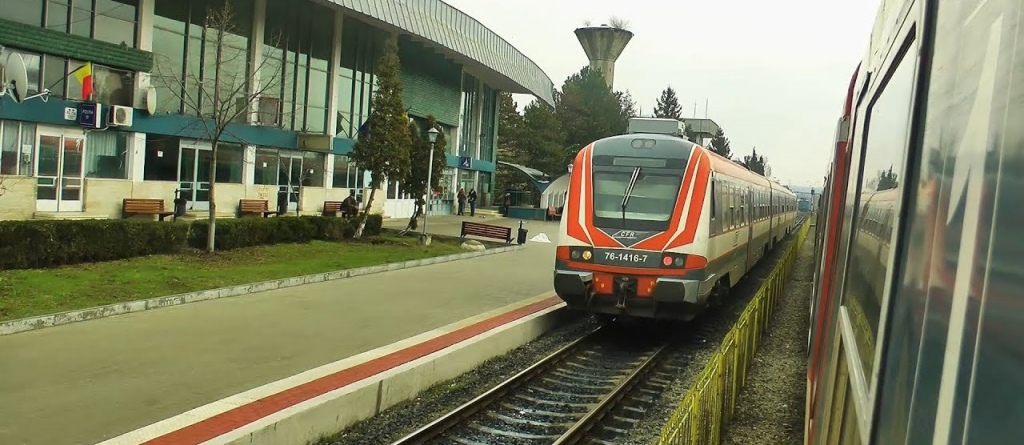 Lipsa investițiilor face să se ducă de râpă calea ferată și să izoleze Maramureșul