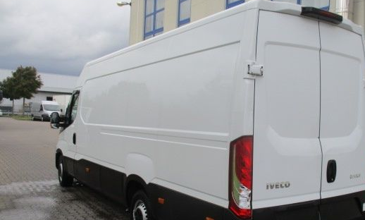 Fals și uz de fals la înmatricularea unei autoutilitare