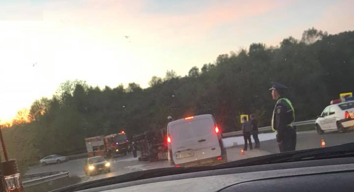 După TIR-ul cu bere, pe Mesteacăn s-a răsturnat și unul cu sare