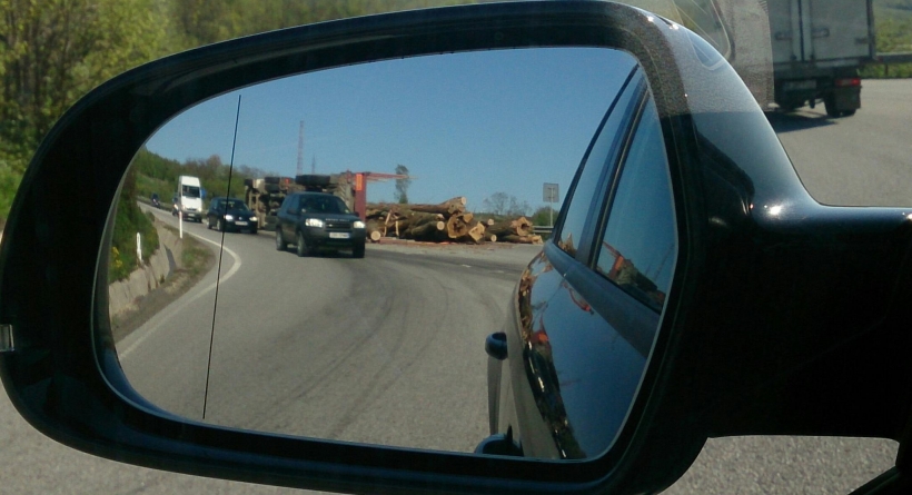 Un tir s-a răsturnat pe Mesteacăn