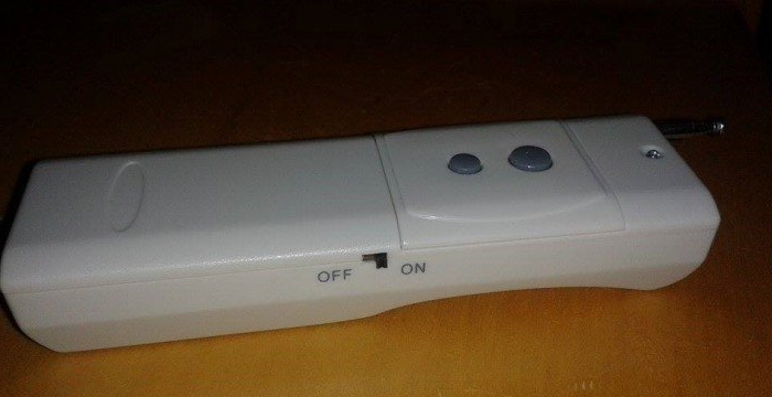 Grup infracţional ce fura din mașini, bruind închiderea centralizată