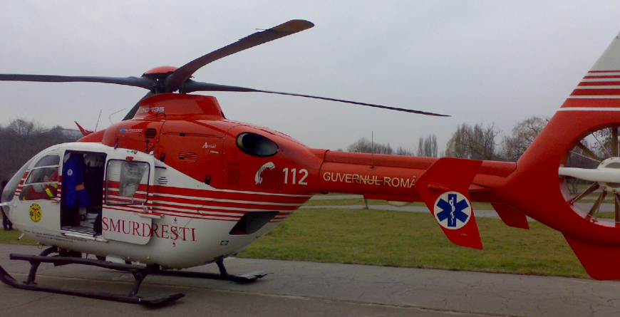 La 82 de ani, transportată de urgență cu elicopterul la Spitalul de Arși din  București