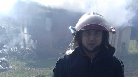 În Șomcuta Mare, o casă a ars aproape în întregime