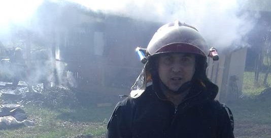 În Șomcuta Mare, o casă a ars aproape în întregime