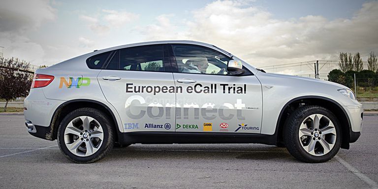 De acum mașinile noi vor avea sistem eCall, care lansează automat apeluri de urgență în caz de accident