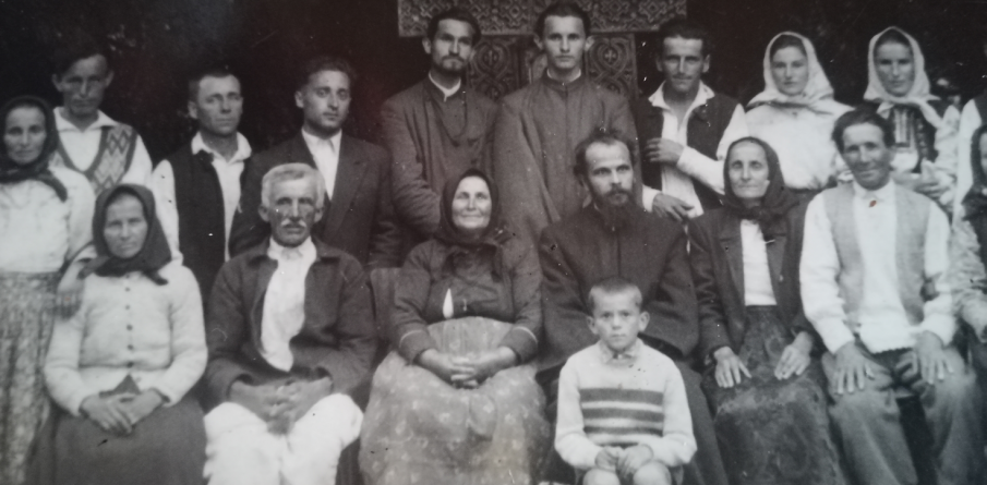 Nepoata ÎPS Iustinian, ghidul din  Plopiș care-şi cucereşte turiştii cu poveştile locului