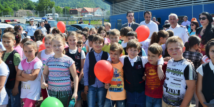 Copiii din Baia Mare au stins zeci de incendii