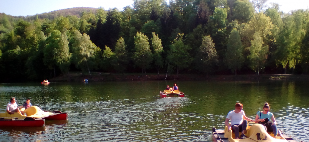 Lacul Bodi de la Mogoșa,  asaltat de turiști în minivacanța de 1 Mai