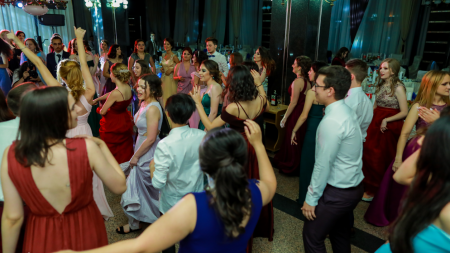 Absolvenții de colegiu, de la banchet total la pat de spital (GALERIE FOTO, VIDEO)