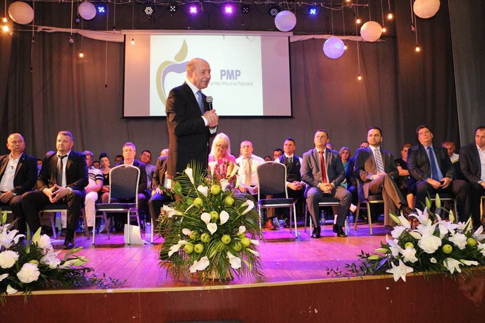 Traian Băsescu, operat de urgență pe inimă la Paris
