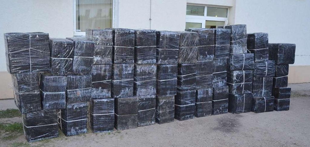 Captură de țigări de aproape 4 miliarde de lei vechi (VIDEO)
