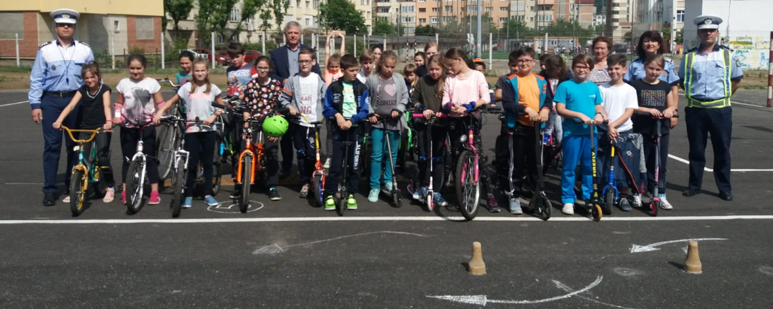 Concurs de biciclete la Școala ”Alexandru Ivasiuc” (Galerie FOTO)