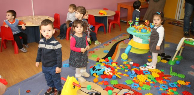 Supraaglomerarea creșelor băimărene e reglată de frecvența scăzută a micuților, cauzată de sănătatea lor firavă