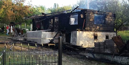 Solidaritate cu oamenii cărora le-a ars casa, rămânând doar cu hainele de pe ei