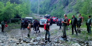 Elicoptere pentru stingerea incendiului de pădure alpină, din zona Borșa