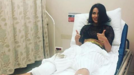 Cântăreața Inna a ajuns la spital după ce i-a fugit scena de sub picioare (VIDEO)