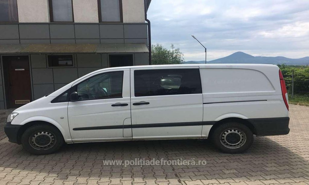 Un microbuz furat din Marea Britanie a fost recuperat de polițiștii de frontieră din ITPF Sighet
