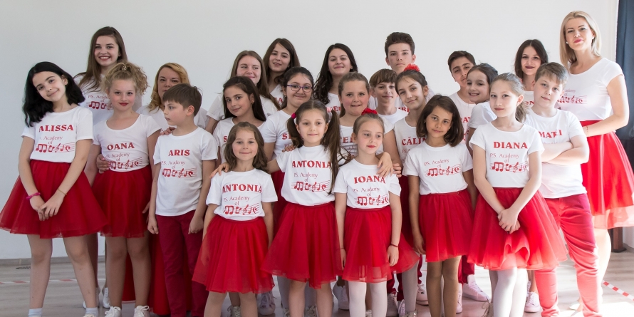 Cântăreți și dansatori băimăreni în turneu cu spectacolul ”Like in Movies”