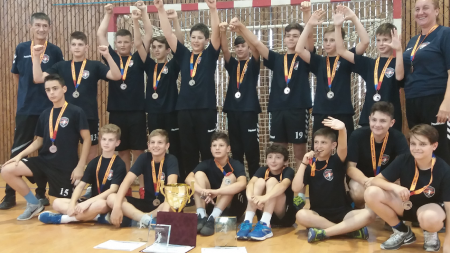 Medalii de bronz la Campionatul Național pentru cei mai mici juniori de la Academia de Handbal Minaur (VIDEO)