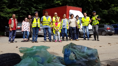 60 de saci de gunoaie s-au strâns la prima acțiune de ecologizare a Comunității locale RO100