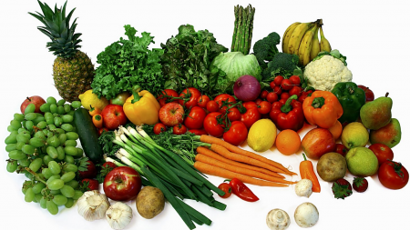 Sfatul medicului: alimentația de vară, bazată pe legume și fructe proaspete