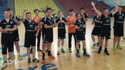 Din prima zi, Academia Minaur s-a calificat în primele 8 la turneul final de Juniori 4