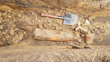 Proiectil explozibil, descoperit în curtea școlii din Mireșu Mare