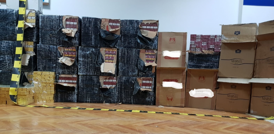 Țigări de contrabandă livrate pe calea aerului