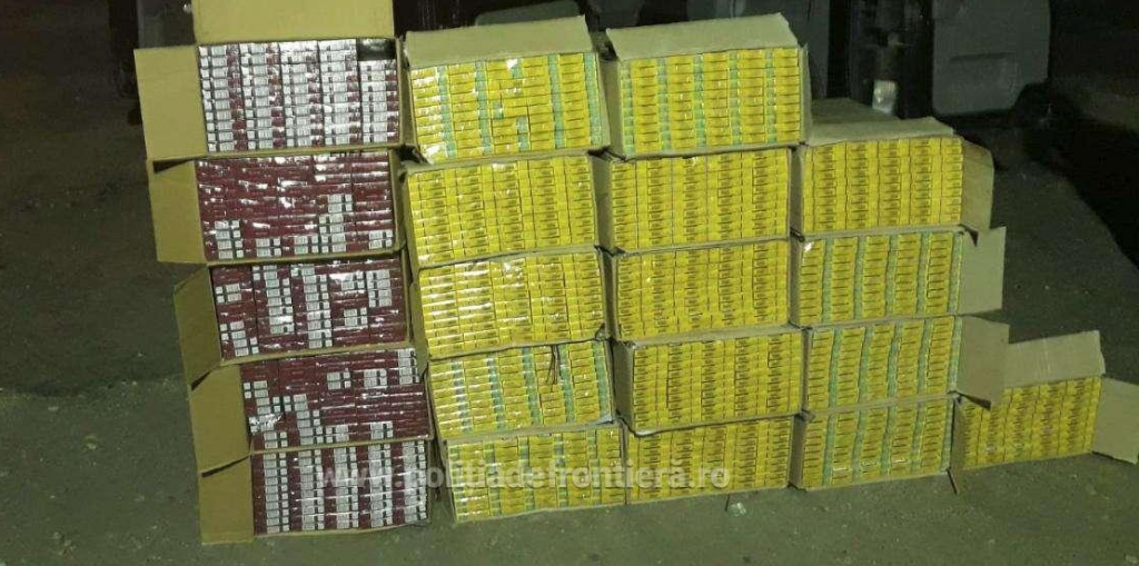 Maramureșean prins cu un microbuz burdușit cu 10.500 pachete de țigări