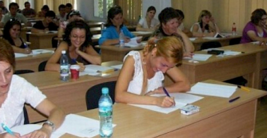 Doi dascăli eliminați de la examenul de titularizare