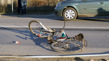 Biciclist grav rănit, după ce a ajuns sub o autoutilitară în Pasul Gutâi