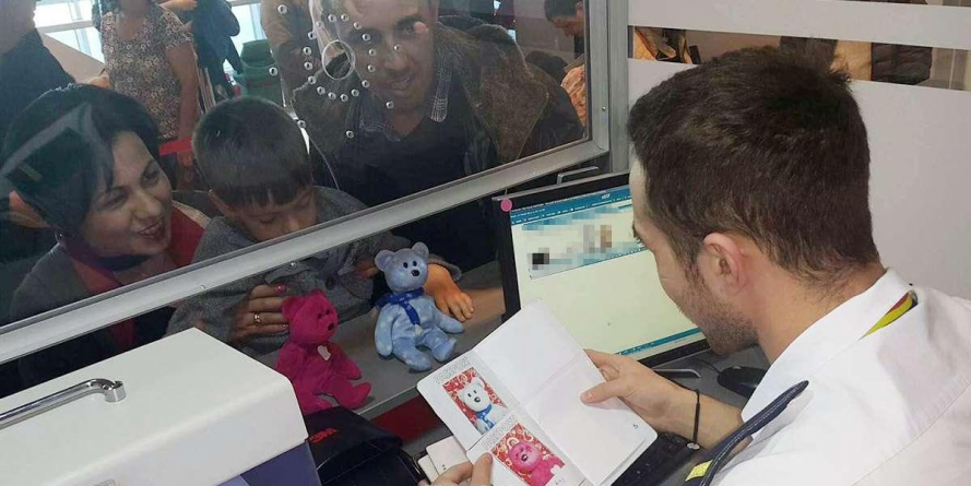 S-au simplificat condițiile de călătorie a minorilor în străinătate