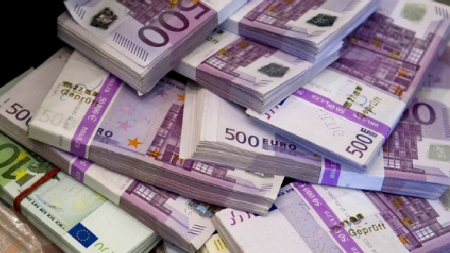 Euro se răsfață, încheind anul 2018 în creștere