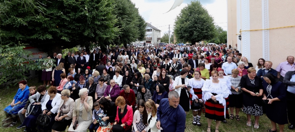 A fost târnosită biserica Parohiei Hideaga (GALERIE FOTO)