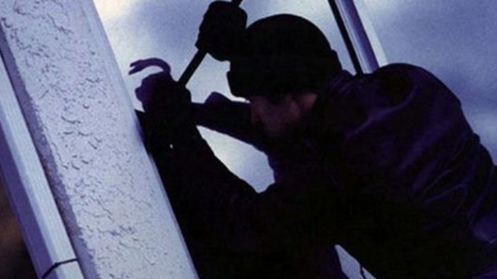 Furturi din magazine soluţionate: Făptașii au vârste cuprinse între 16 și 20 de ani