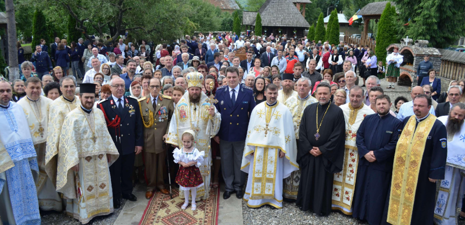 Hram la … frontieră (GALERIE FOTO)