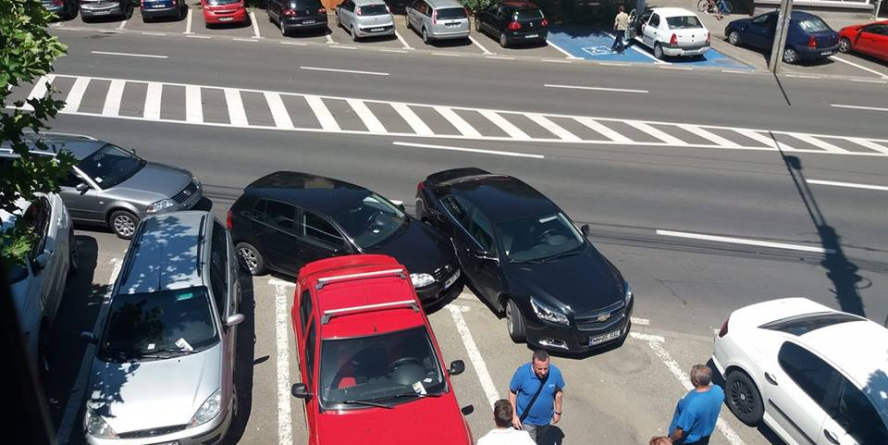 Trei mașini bușite, doi șoferi prinși și niciun permis de conducere avut