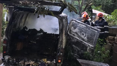A murit carbonizat într-o autoutilitară care a luat foc